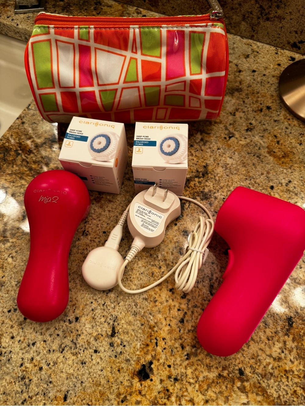 Clarisonic Mia 2 Hot Pink Facial Cleansing Brush with Charger & 4 Brush Heads